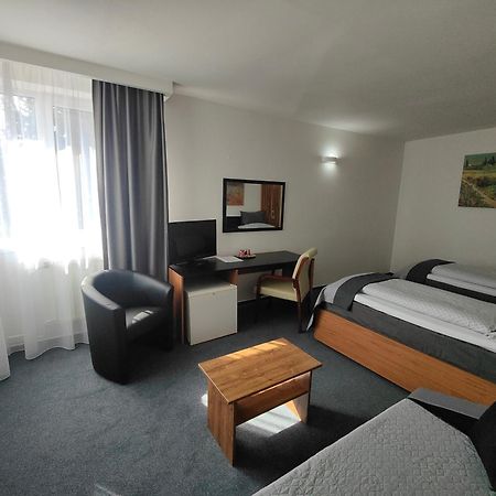 Hotel P7 Łuczeniec Zewnętrze zdjęcie
