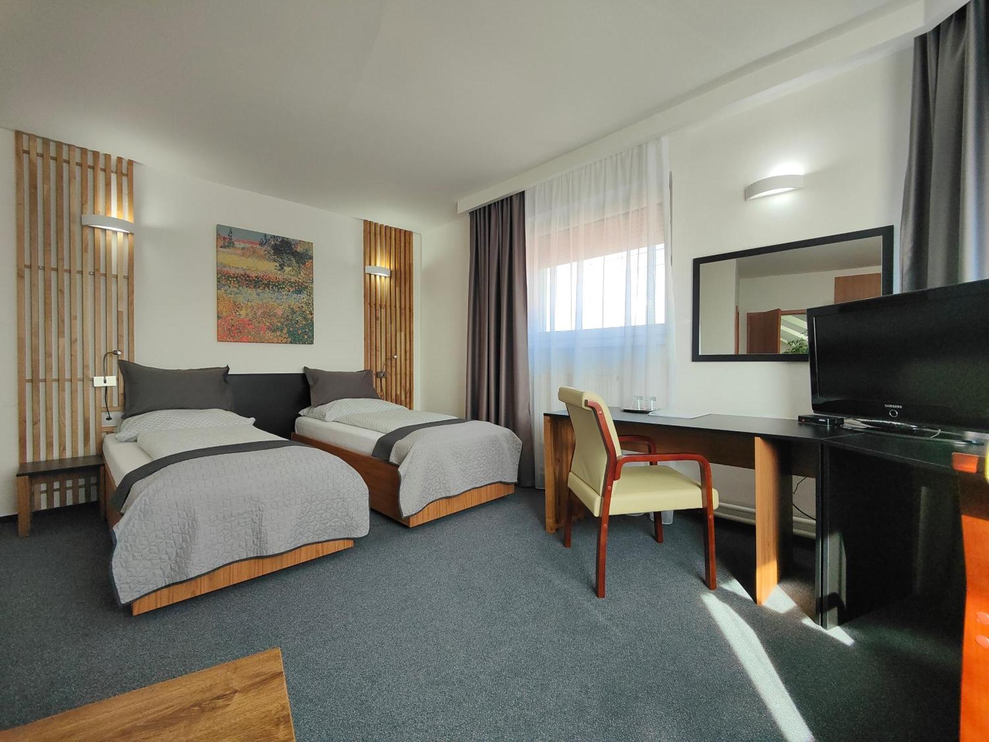 Hotel P7 Łuczeniec Zewnętrze zdjęcie