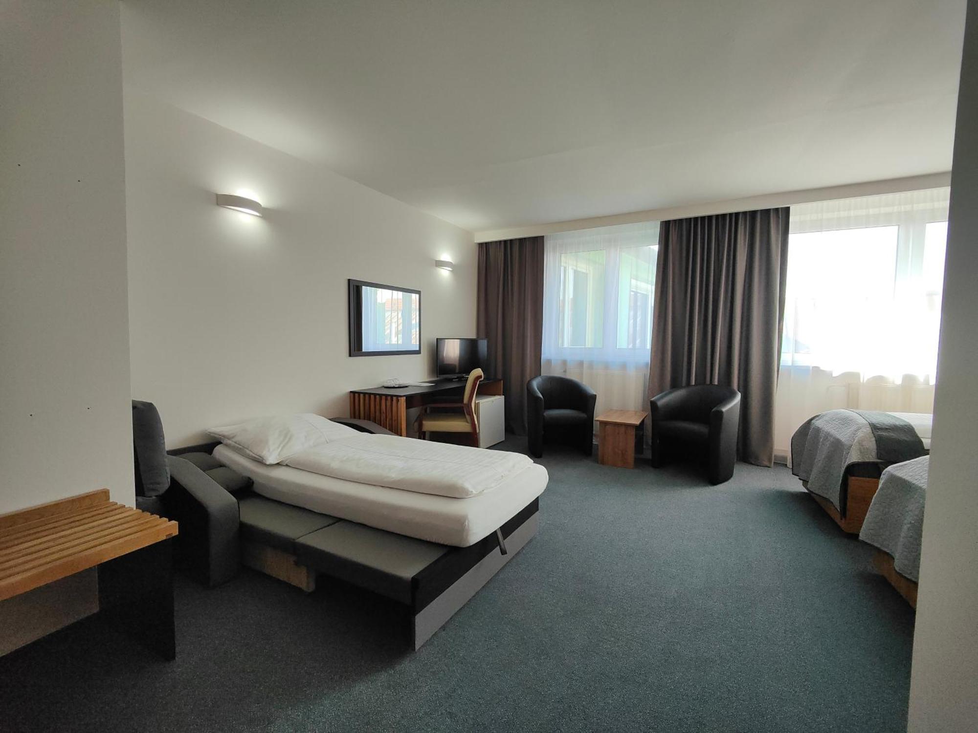 Hotel P7 Łuczeniec Zewnętrze zdjęcie