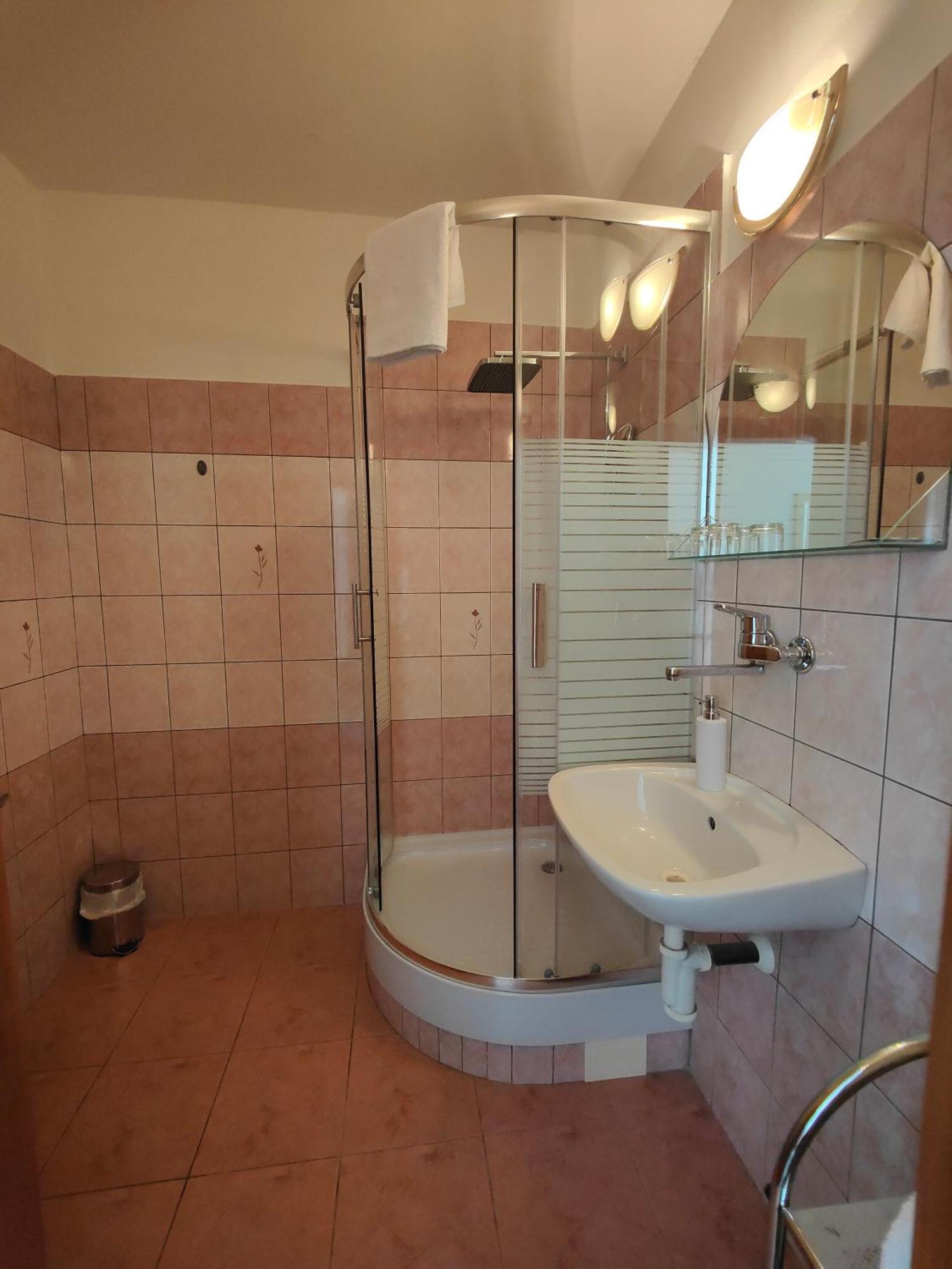 Hotel P7 Łuczeniec Zewnętrze zdjęcie