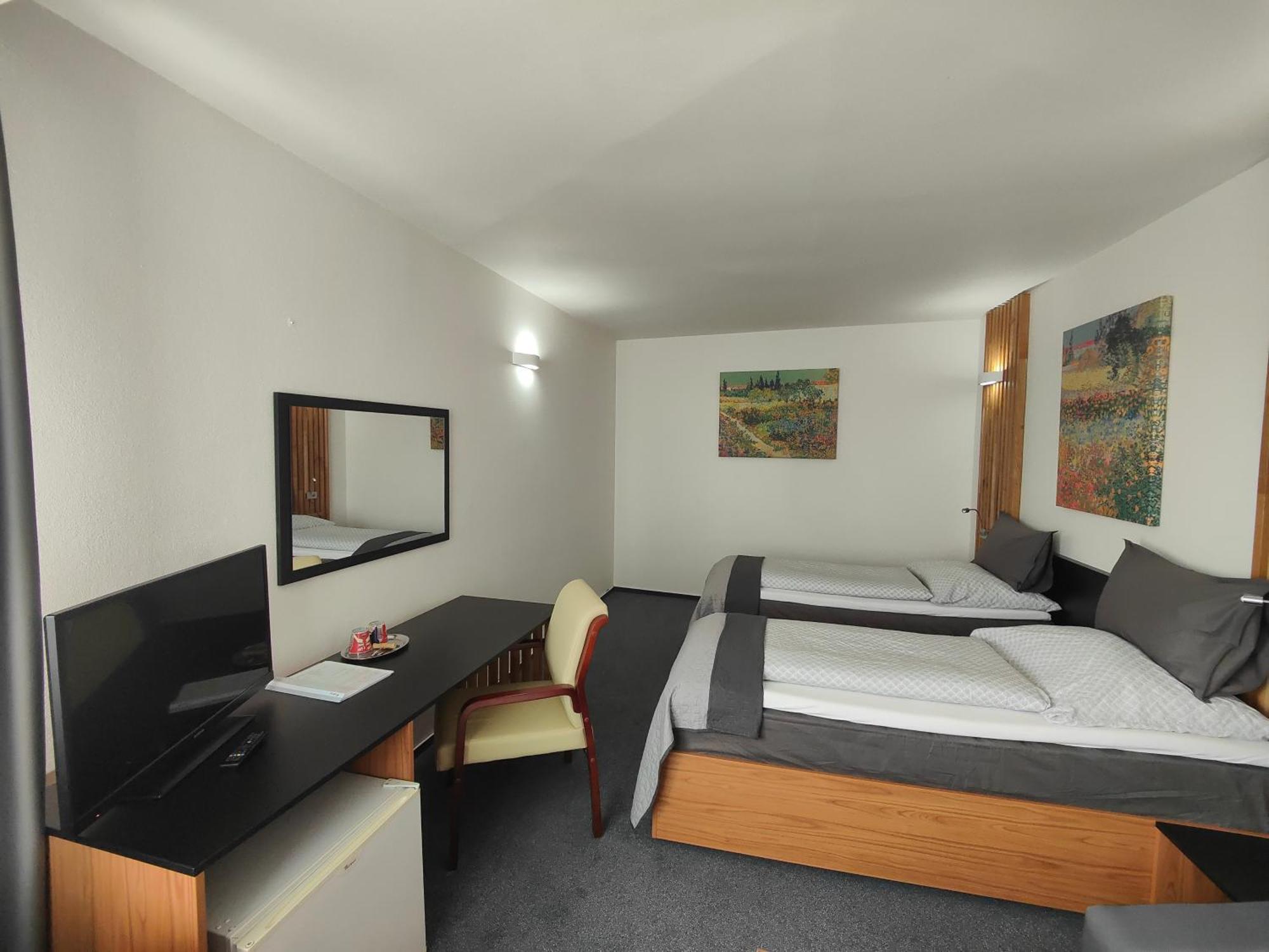 Hotel P7 Łuczeniec Zewnętrze zdjęcie