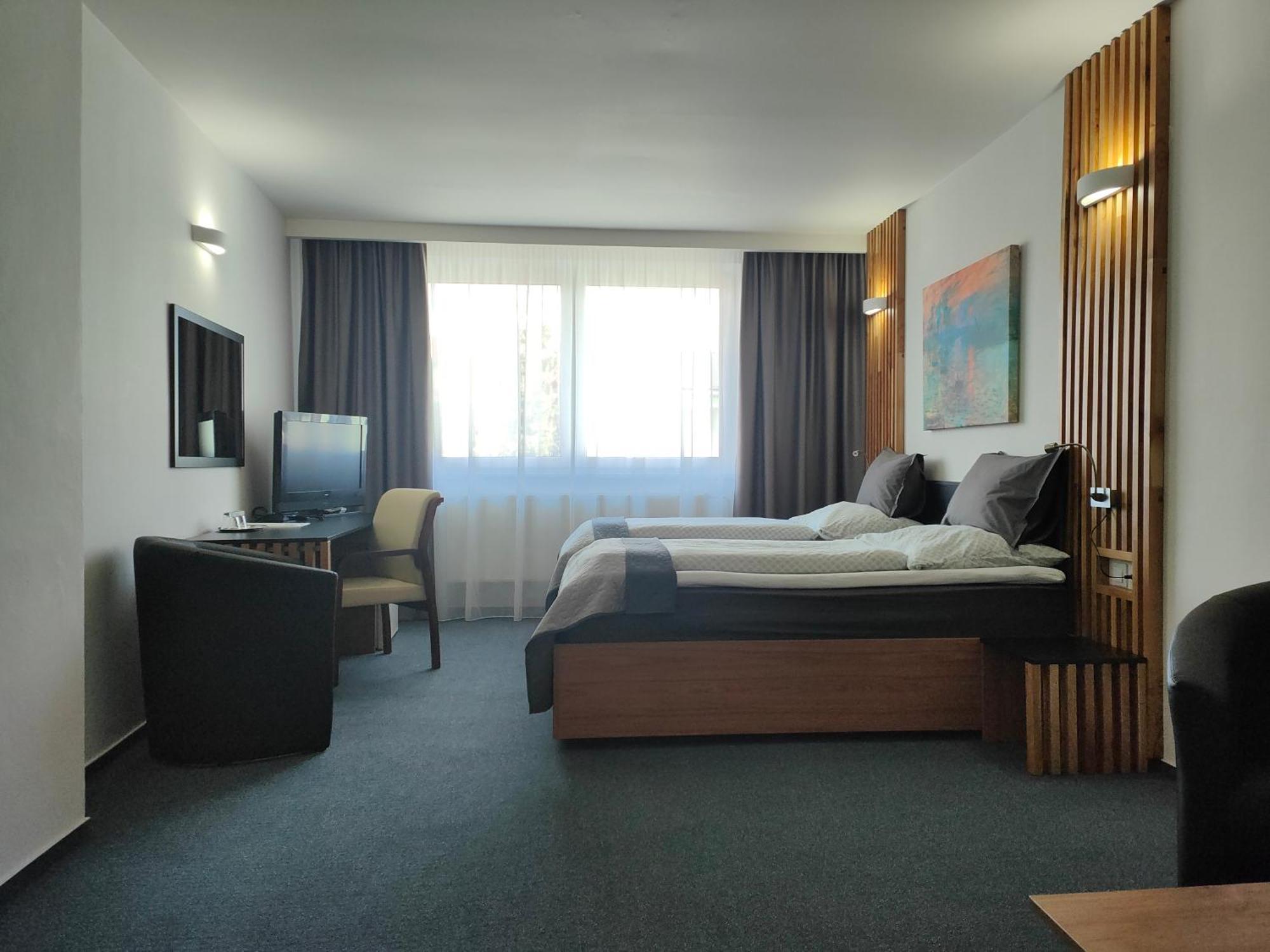 Hotel P7 Łuczeniec Zewnętrze zdjęcie