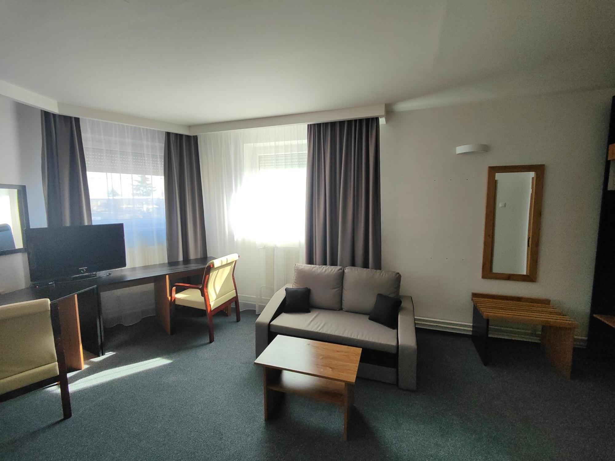 Hotel P7 Łuczeniec Zewnętrze zdjęcie