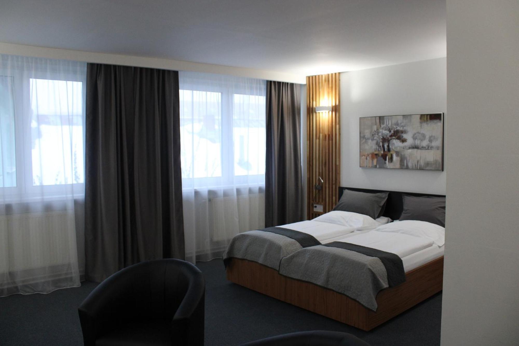 Hotel P7 Łuczeniec Zewnętrze zdjęcie